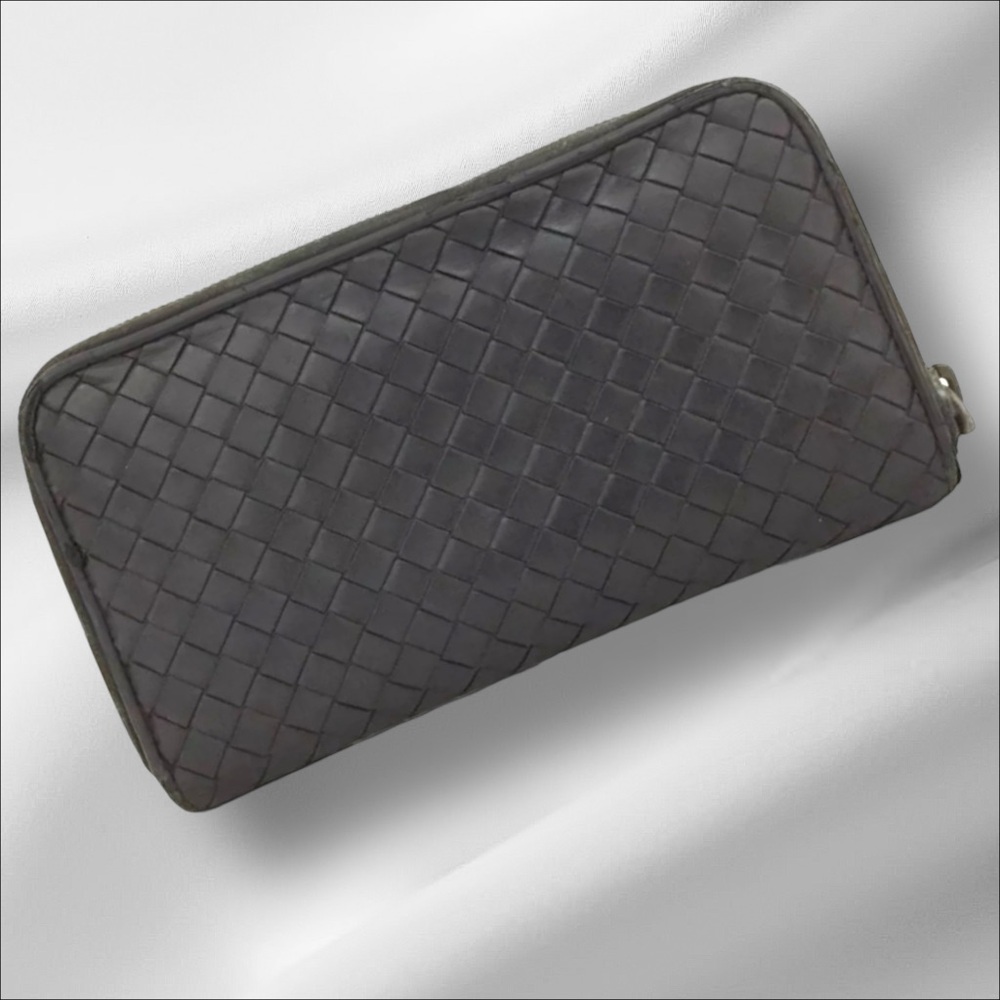 Bottega Veneta Intrecciato Lambskin Zip Around Wallet Black
GUC!